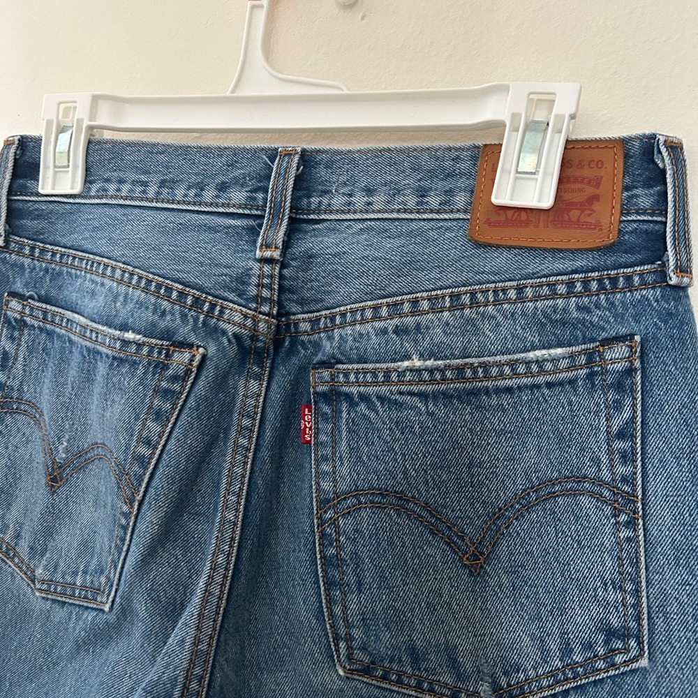 Levi's Classic Blue Jeans with Leather Patch